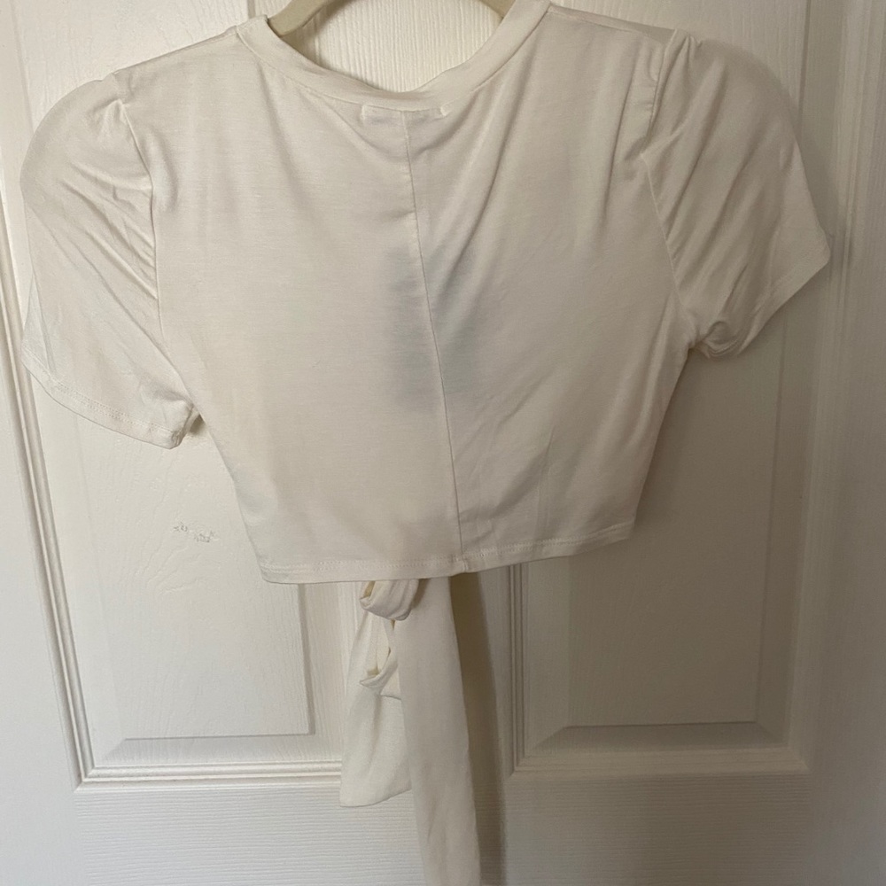 Fashion Nova NWT cropped ivory t shirt - Picture 3 of 3